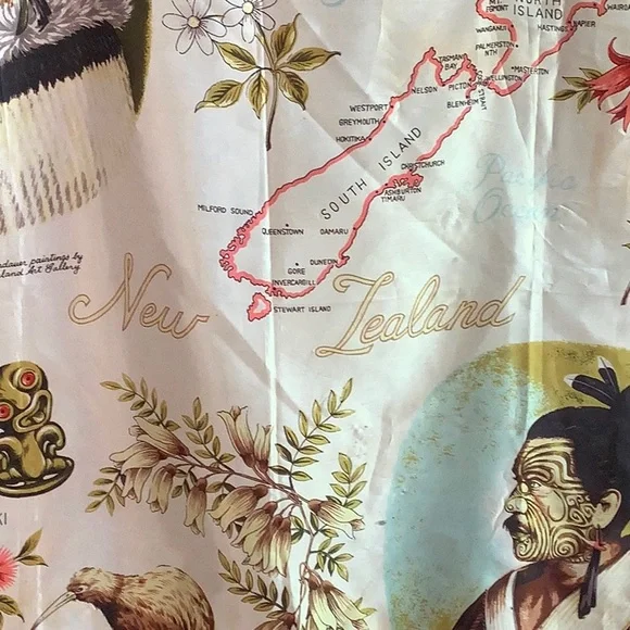 VTG New Zealand Map & Māori Scarf - Picture 6 of 6
